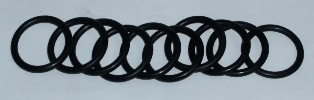Schwarze O-Ringe in einer Reihe, die zur Verwendung in Daikin-Produkten geeignet sind. Die Ringe haben eine runde Form und sind in standardisierten Dimensionen erhältlich.